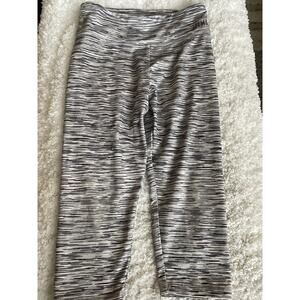 Justice girls sz. 12 black & wht. design crop sport leggings. nt. desc.